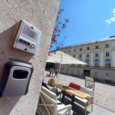 לבוב Peaceful Studio On Rynok Square מראה חיצוני תמונה