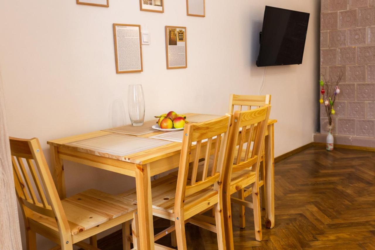 לבוב Peaceful Studio On Rynok Square מראה חיצוני תמונה