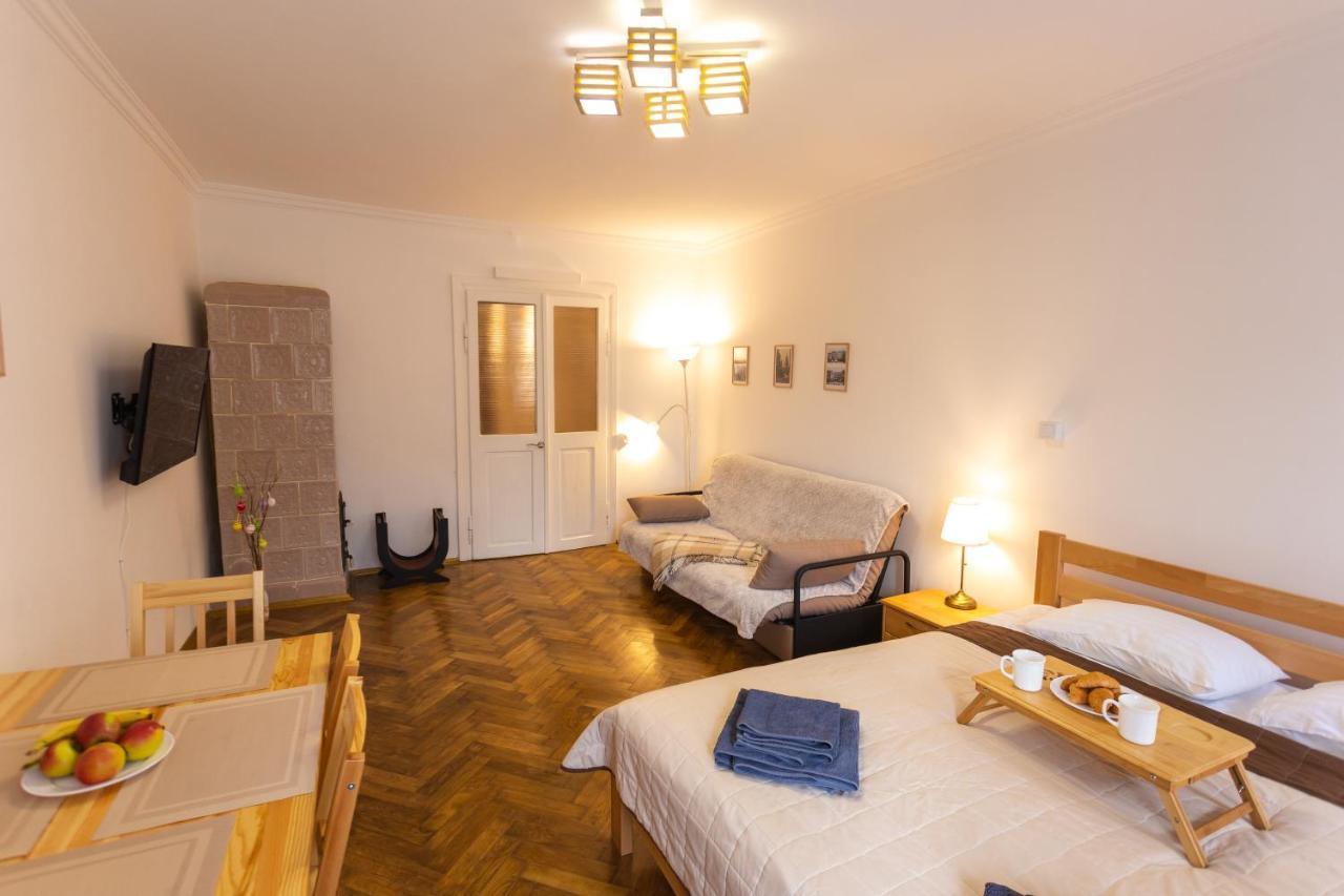 לבוב Peaceful Studio On Rynok Square מראה חיצוני תמונה