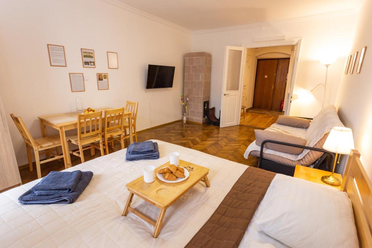 לבוב Peaceful Studio On Rynok Square מראה חיצוני תמונה