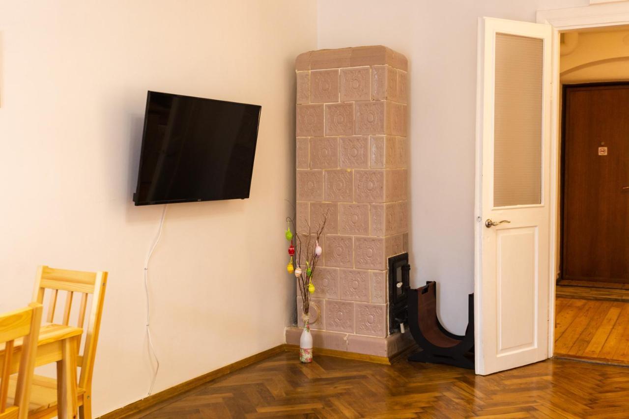 לבוב Peaceful Studio On Rynok Square מראה חיצוני תמונה