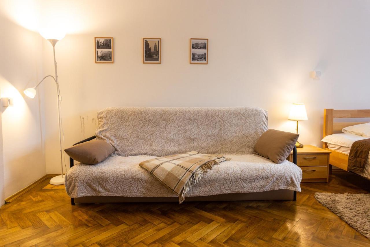 לבוב Peaceful Studio On Rynok Square מראה חיצוני תמונה