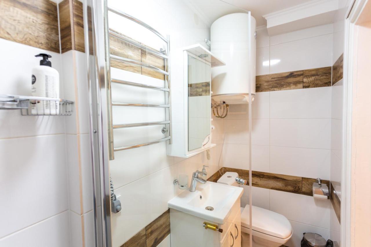 לבוב Peaceful Studio On Rynok Square מראה חיצוני תמונה