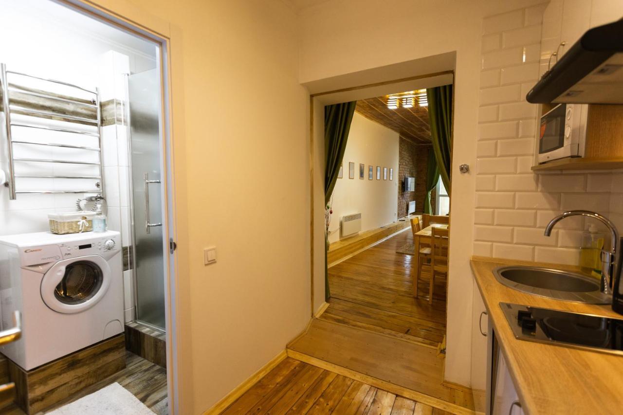 לבוב Peaceful Studio On Rynok Square מראה חיצוני תמונה