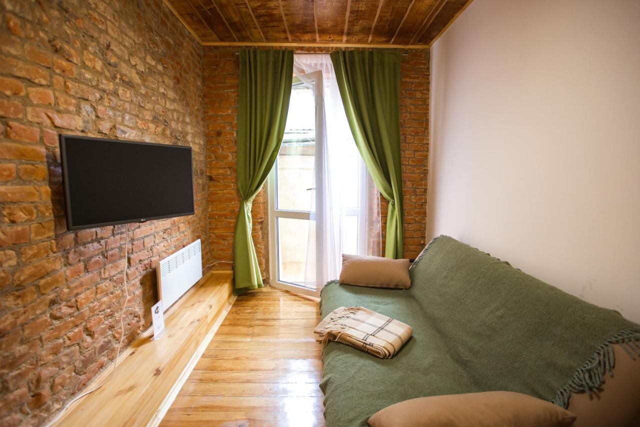 לבוב Peaceful Studio On Rynok Square מראה חיצוני תמונה